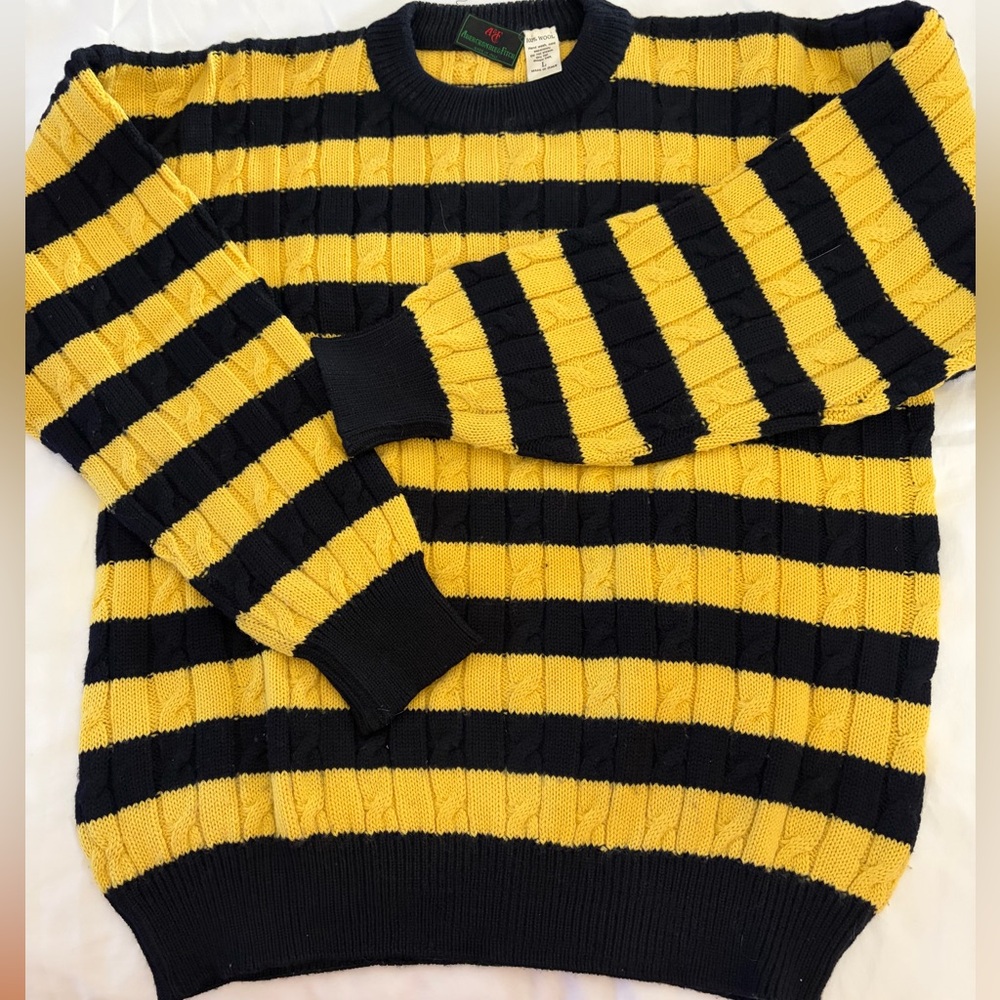 Fabulous Sweater From Abercrombie and Fitch.100% Wool.Made in Italy